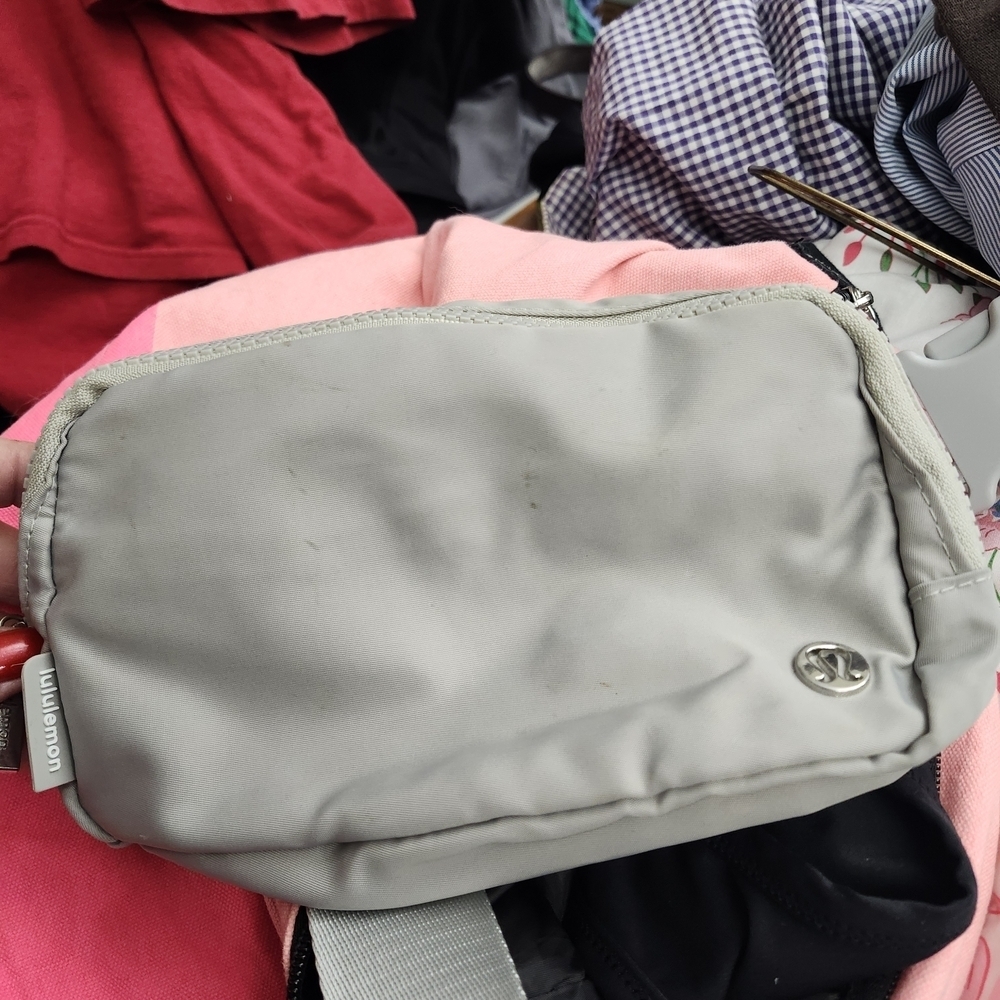 Lululemon Athletica Light Gray Cosmetic Bag
